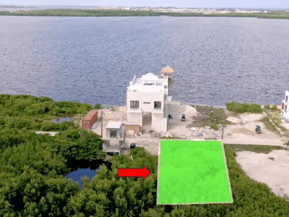 Image showing a good investment opportunity in Ambergris Caye - no sargassum Grass!